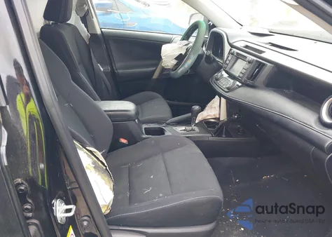 2018 Toyota Rav4 Xle z USA, uszkodzony, nr VIN 2T3RFREV6JW763345